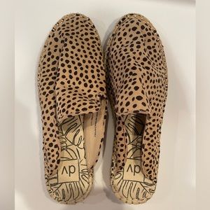 DV Dolce Vita Leopard Mules Slides size 8